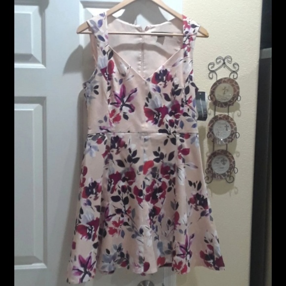 French Connection Dresses & Skirts - French Connection Floral dress